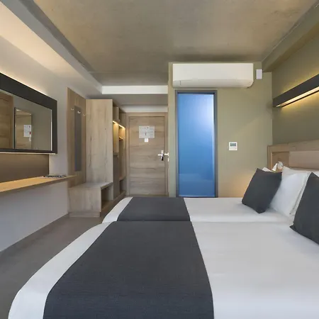 Azur By St Hotell 3*