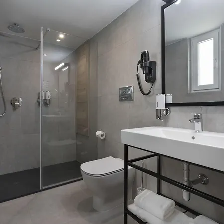 Azur By St Hotell