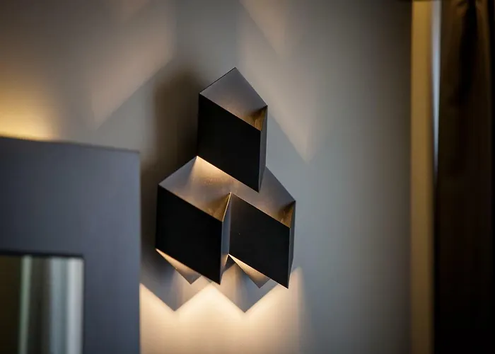 Azur By St グジラ